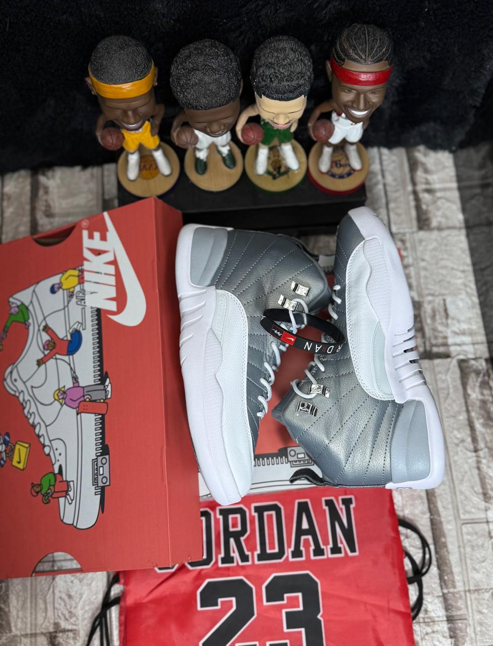 Jordan R 12